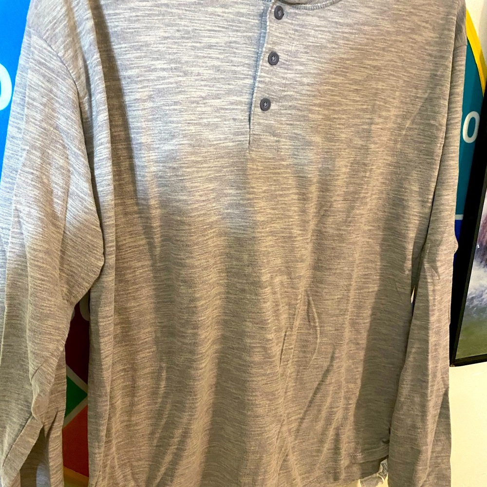 Light gray long sleeves Hanes sportswear.